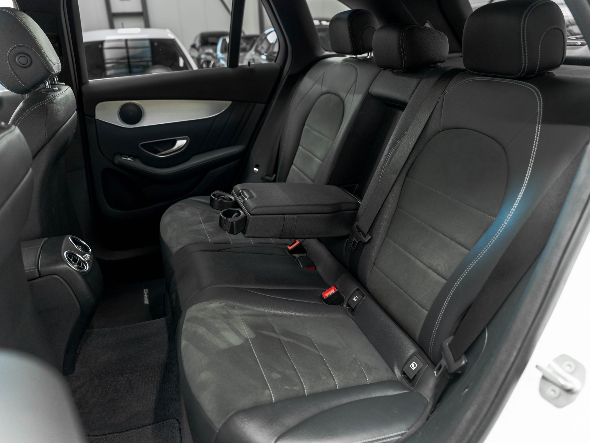MERCEDES-BENZ GLC 350 e AMG Line 4Matic 7G-Tronic-image-11