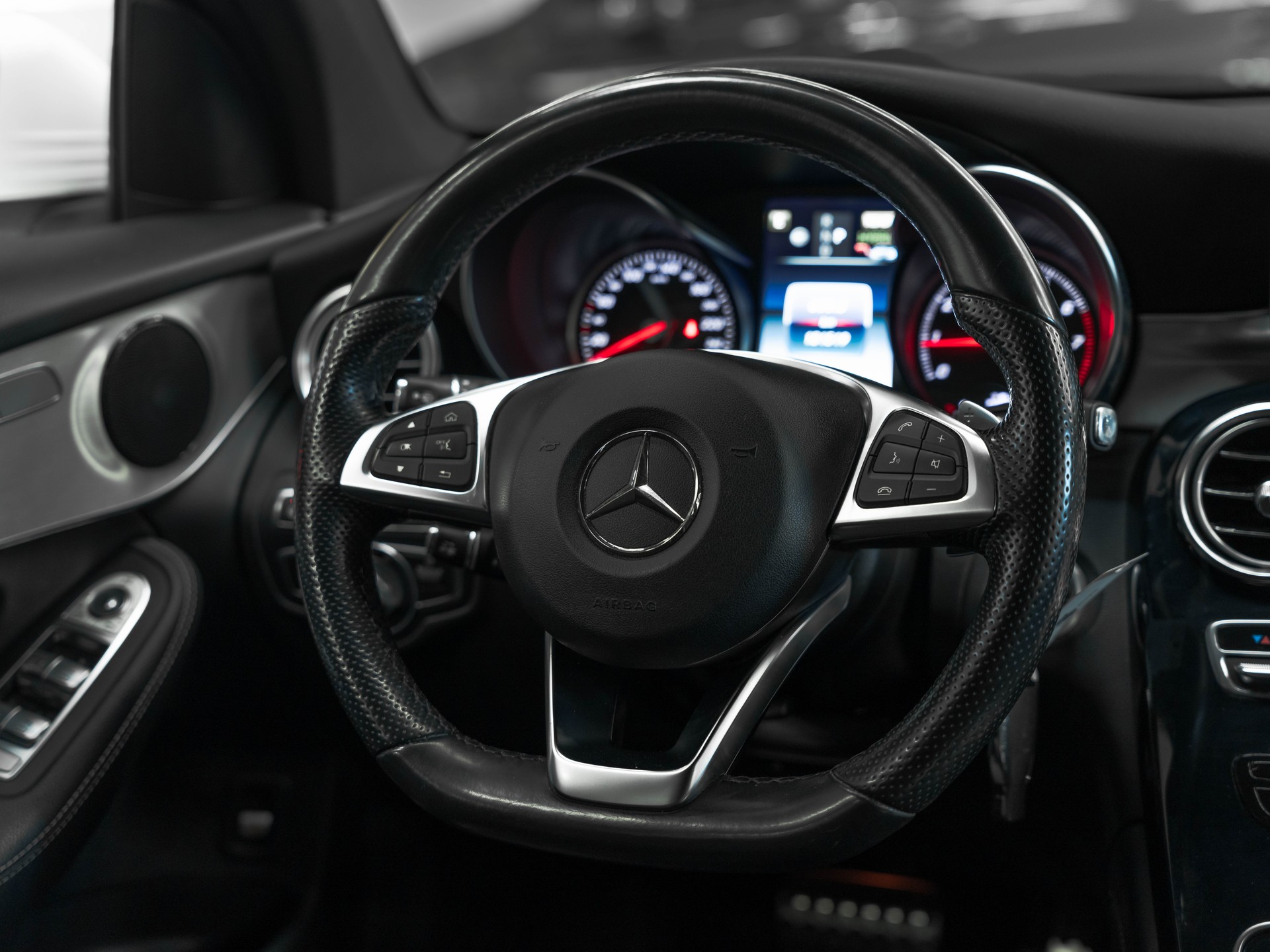 MERCEDES-BENZ GLC 350 e AMG Line 4Matic 7G-Tronic-image-21