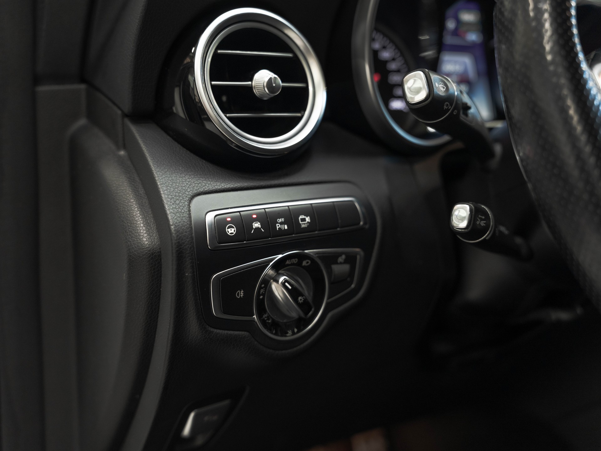 MERCEDES-BENZ GLC 350 e AMG Line 4Matic 7G-Tronic-image-20