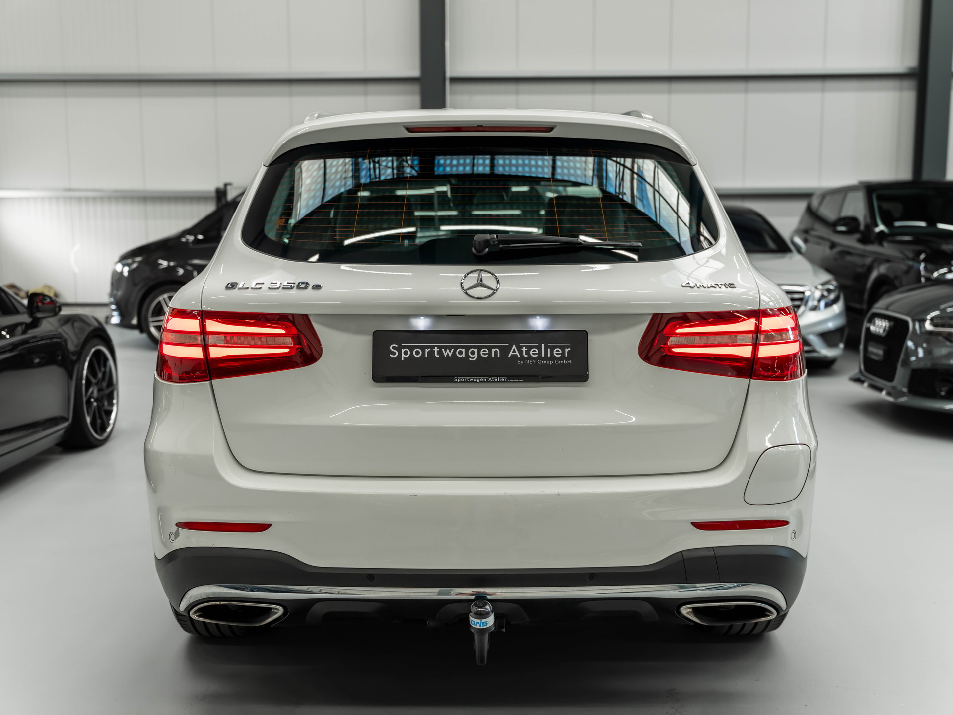 MERCEDES-BENZ GLC 350 e AMG Line 4Matic 7G-Tronic-image-2
