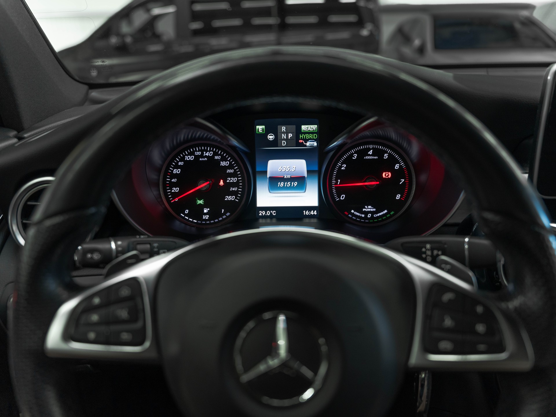 MERCEDES-BENZ GLC 350 e AMG Line 4Matic 7G-Tronic-image-23