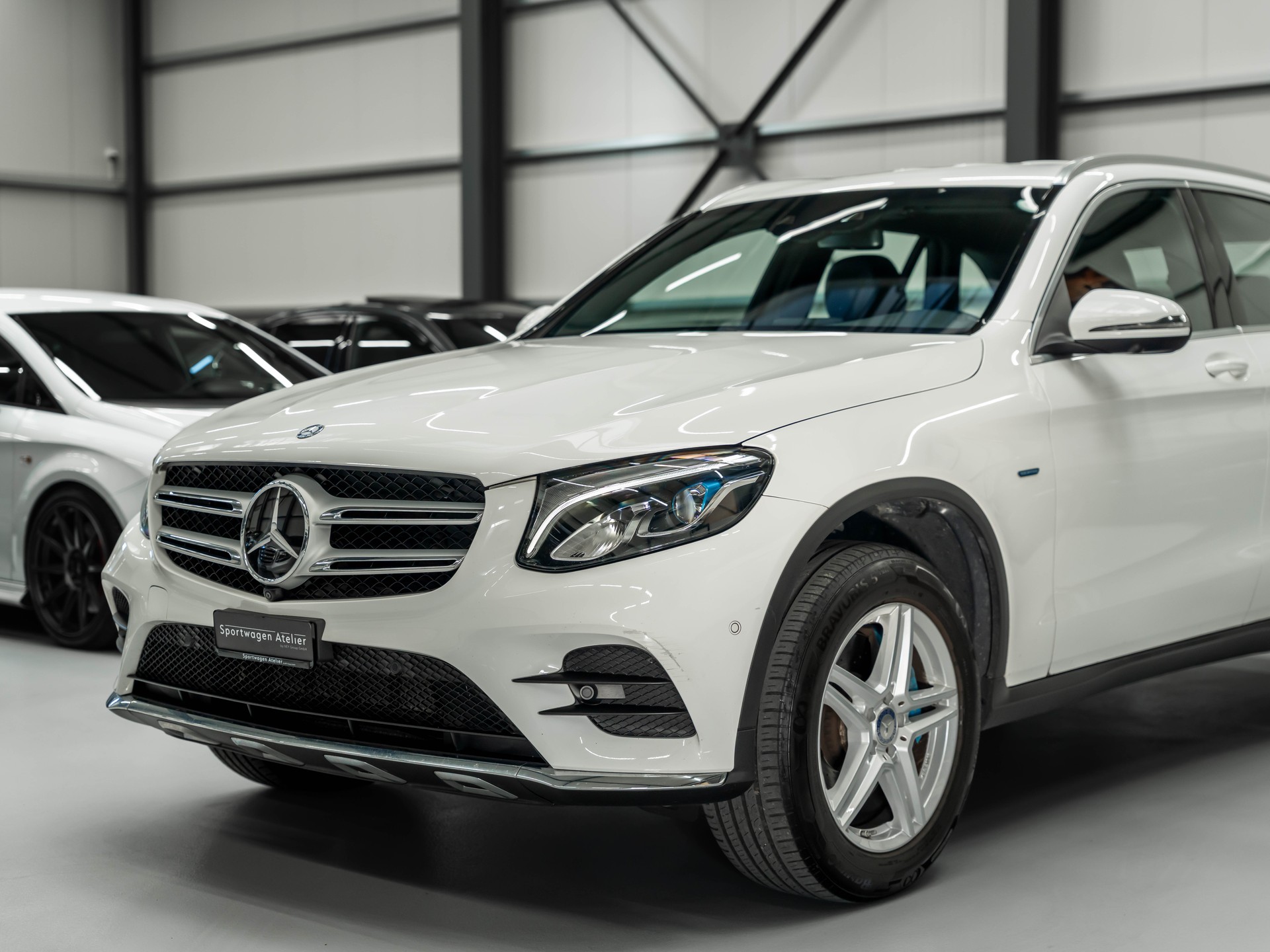 MERCEDES-BENZ GLC 350 e AMG Line 4Matic 7G-Tronic-image-12