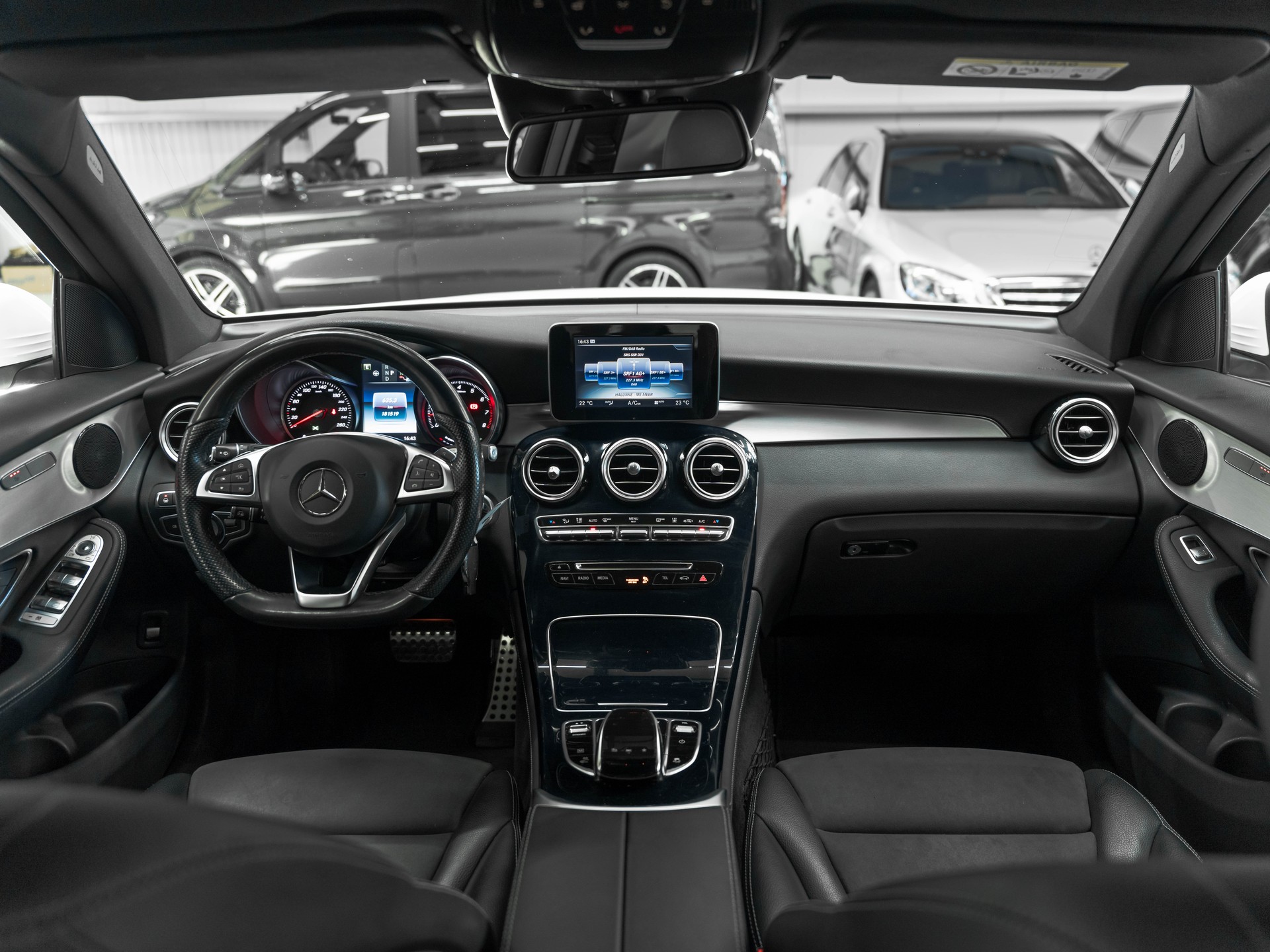 MERCEDES-BENZ GLC 350 e AMG Line 4Matic 7G-Tronic-image-6
