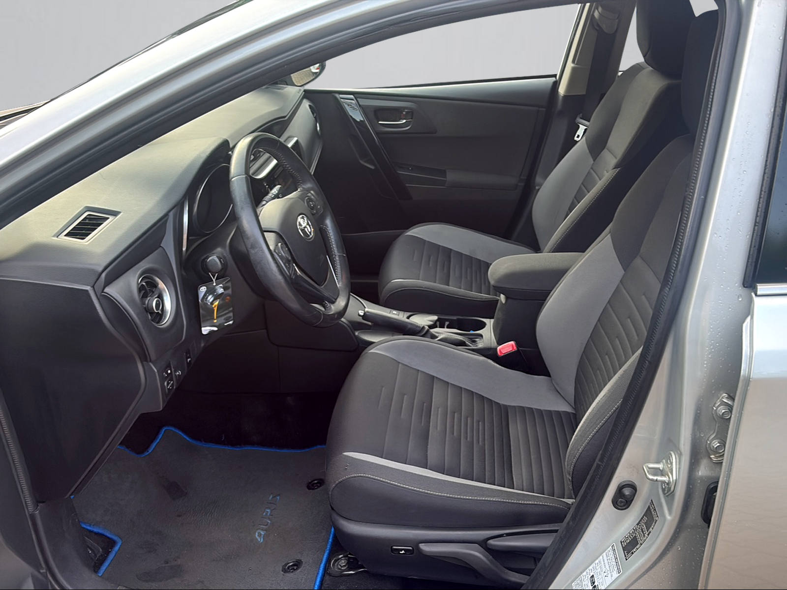 TOYOTA Auris 1.8 HSD Trend e-CVT-image-4