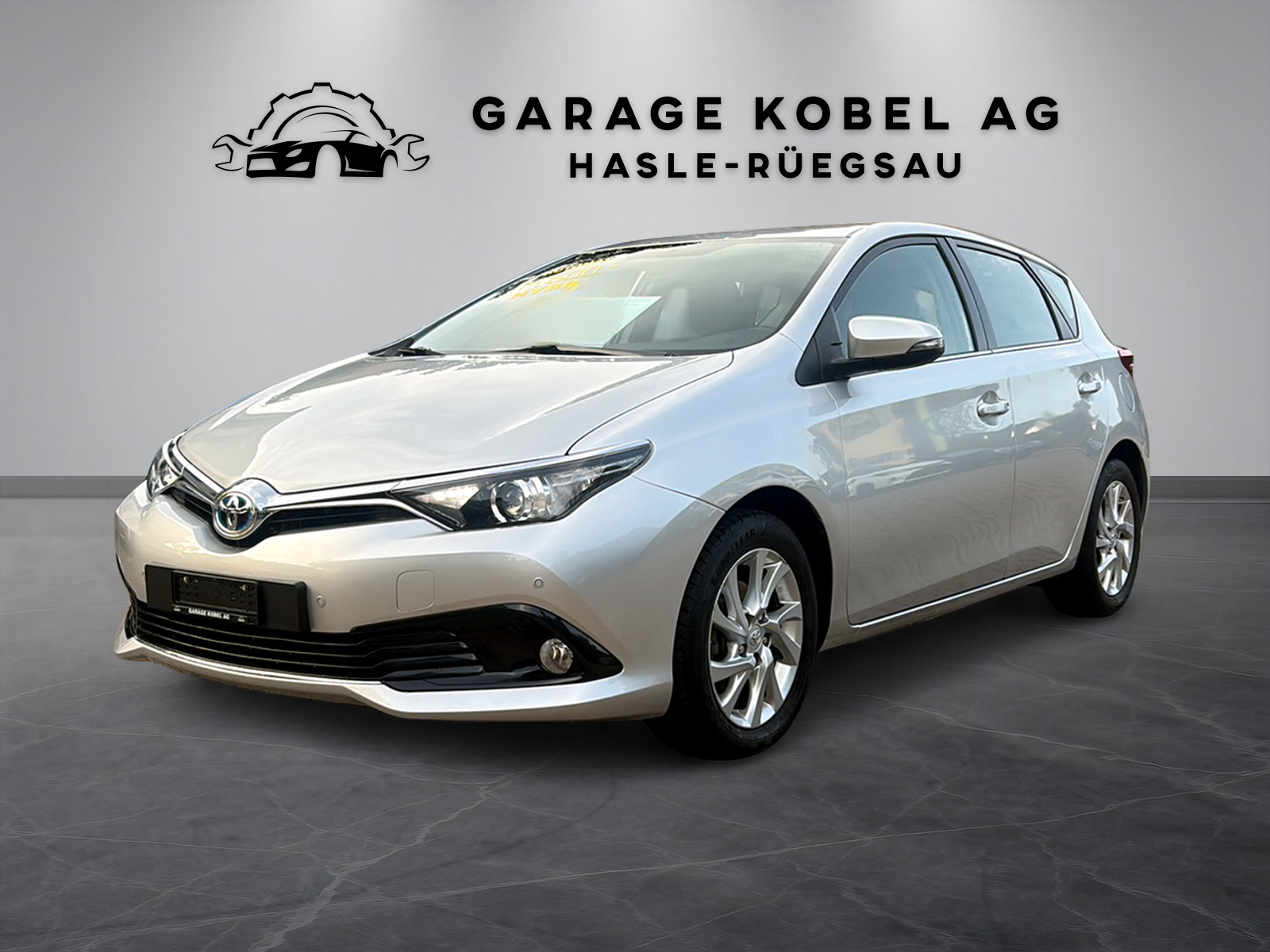 TOYOTA Auris 1.8 HSD Trend e-CVT