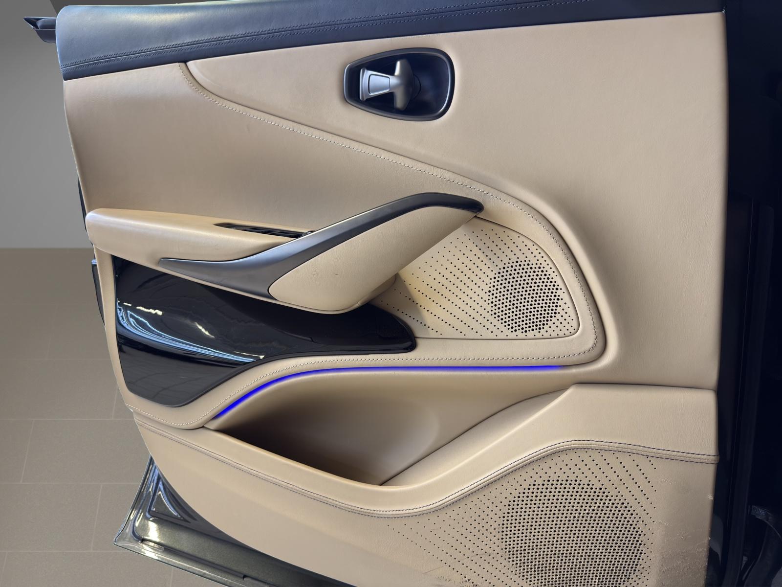 ASTON MARTIN DBX 707 4.0 V8 Bi-Turbo-image-13