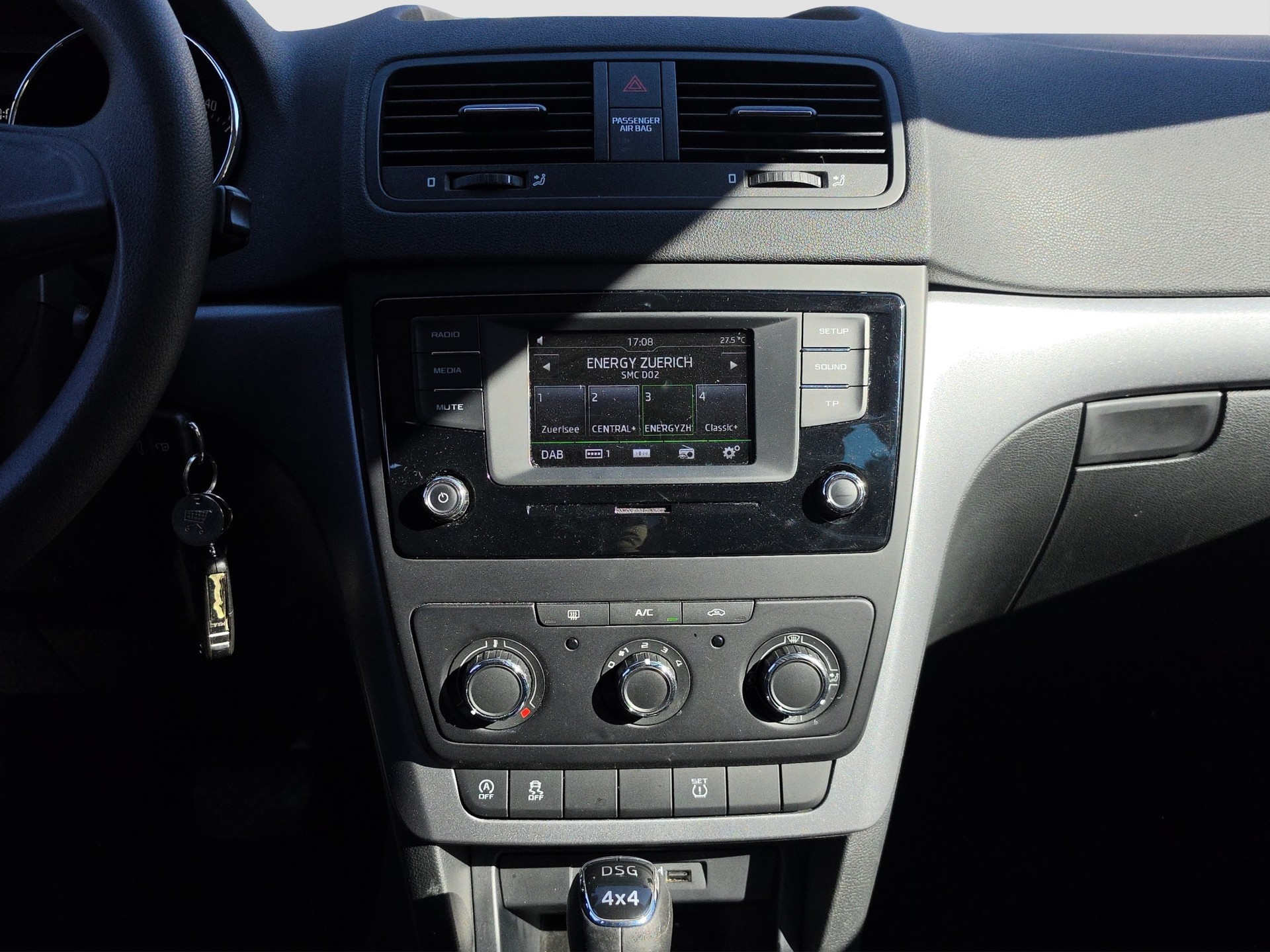 SKODA Yeti 1.4 TSI Active 4x4 DSG-image-9
