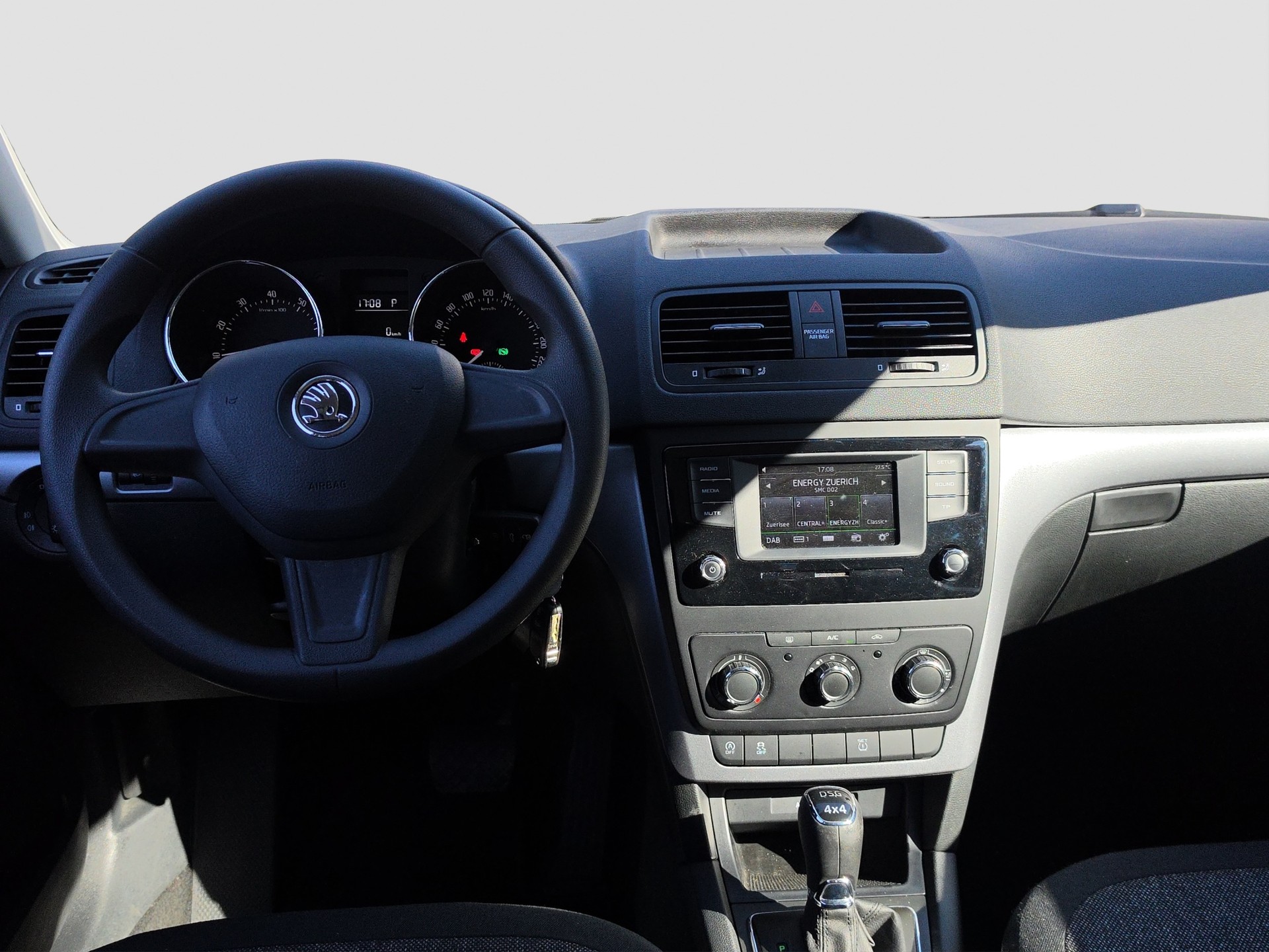 SKODA Yeti 1.4 TSI Active 4x4 DSG-image-8