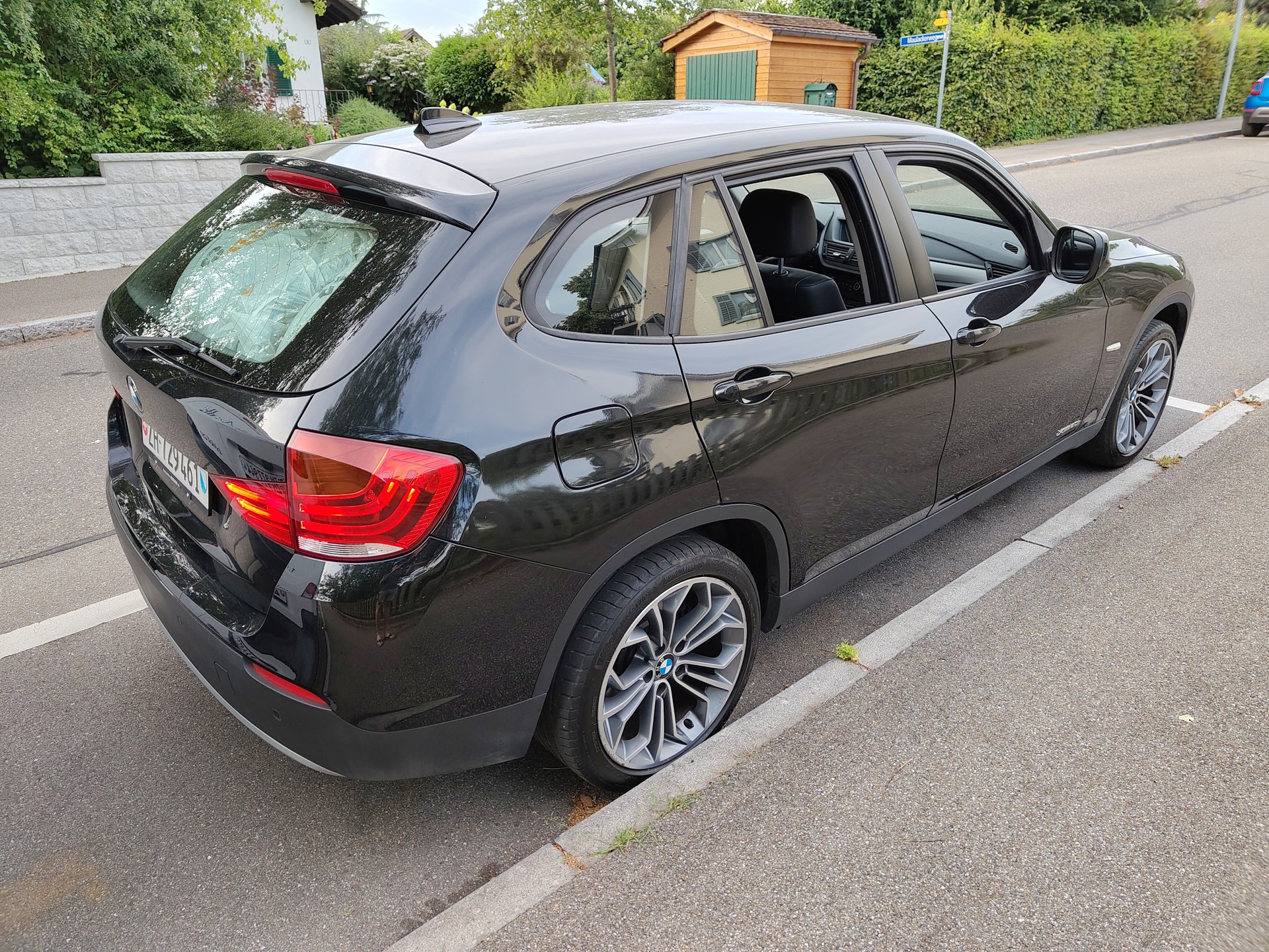 BMW 20i xDrive-image-2