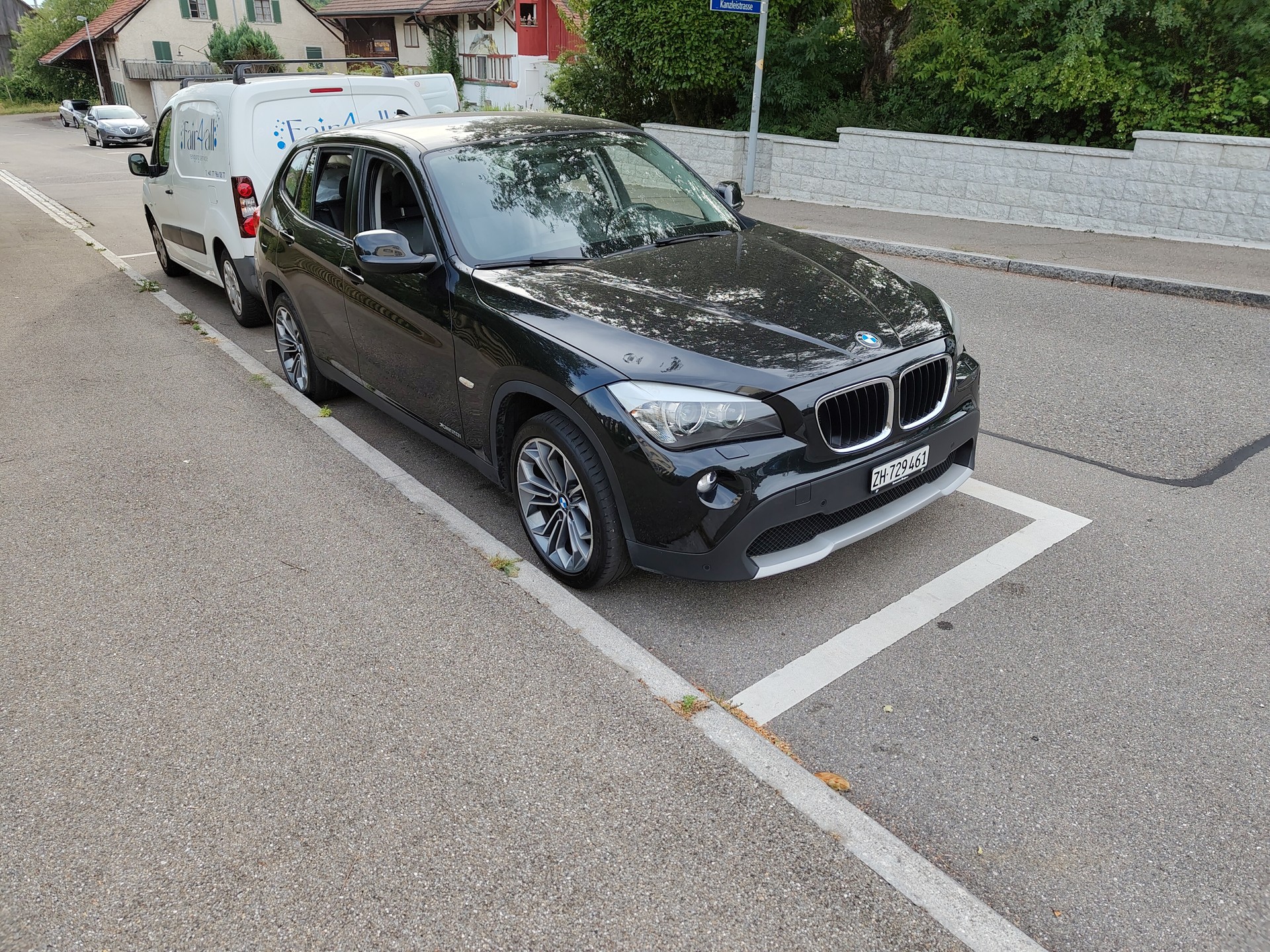 BMW 20i xDrive-image-1