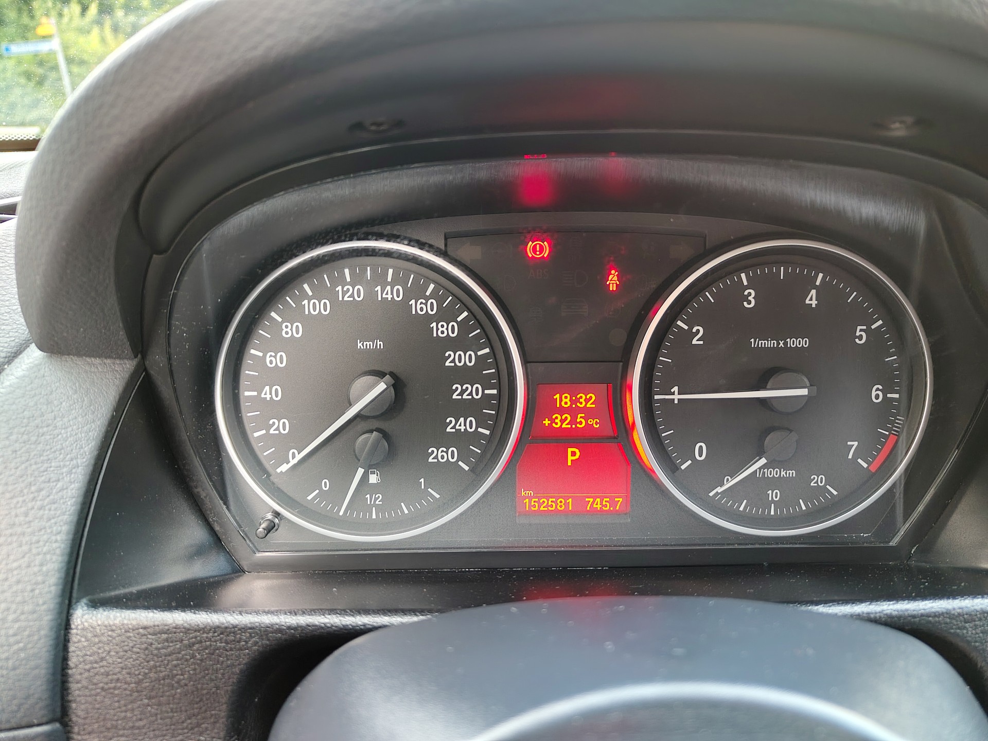 BMW 20i xDrive-image-5