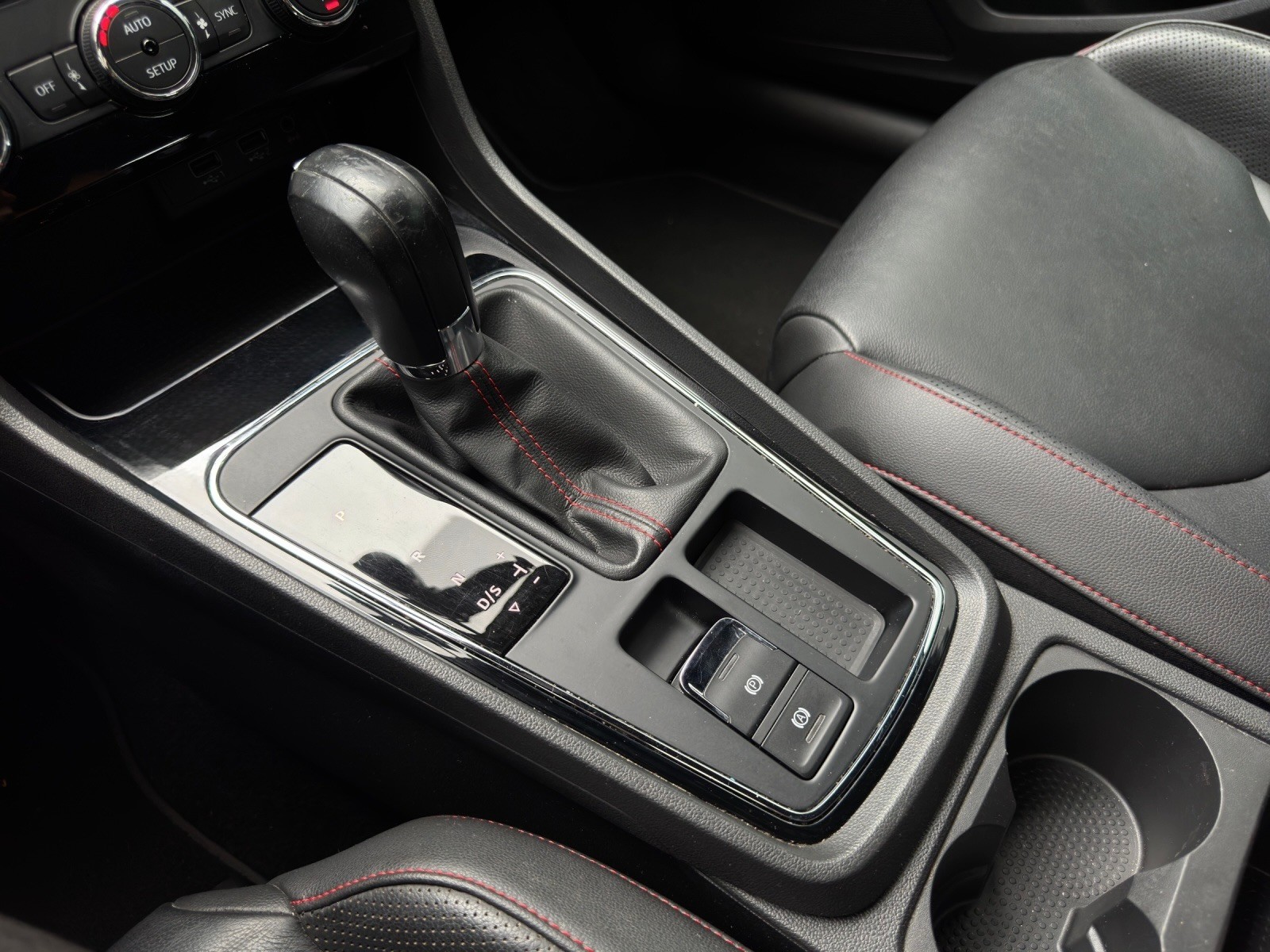 SEAT Leon ST 1.8 TSI FR DSG-image-18