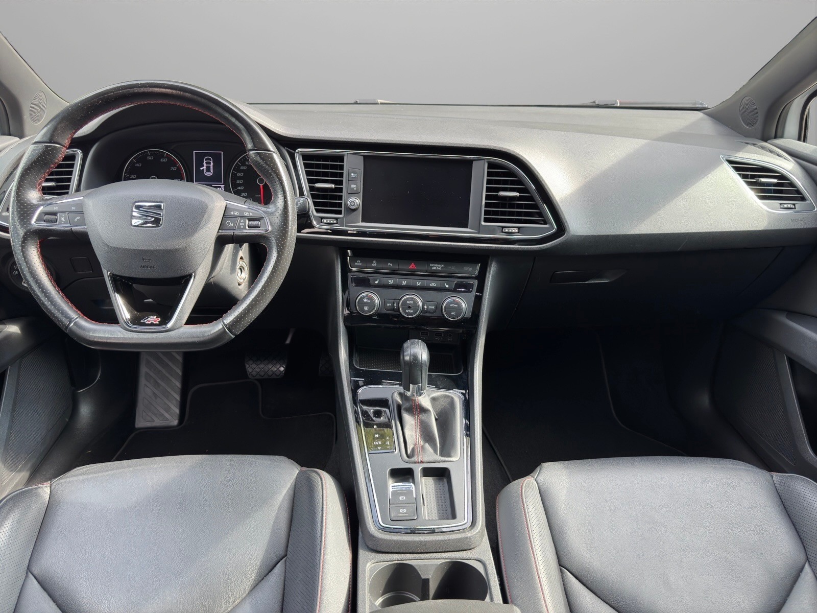 SEAT Leon ST 1.8 TSI FR DSG-image-8