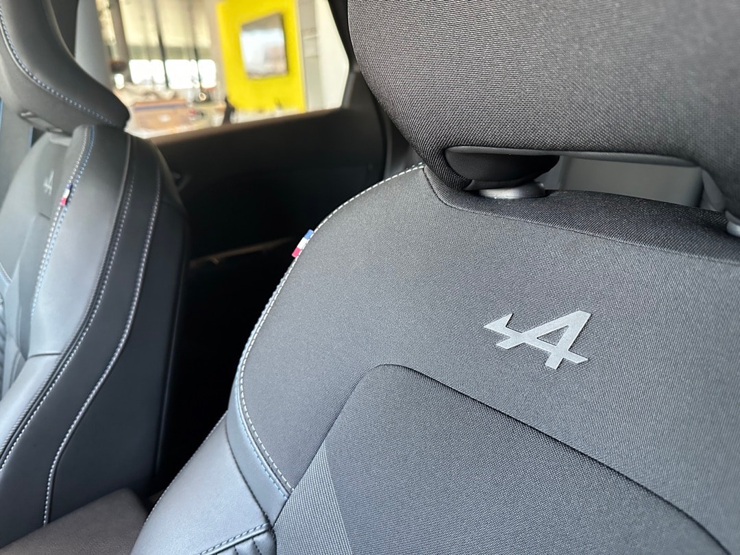 RENAULT Captur 1.3 TCe Esprit Alpine EDC-image-18