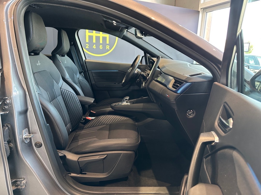 RENAULT Captur 1.3 TCe Esprit Alpine EDC-image-11
