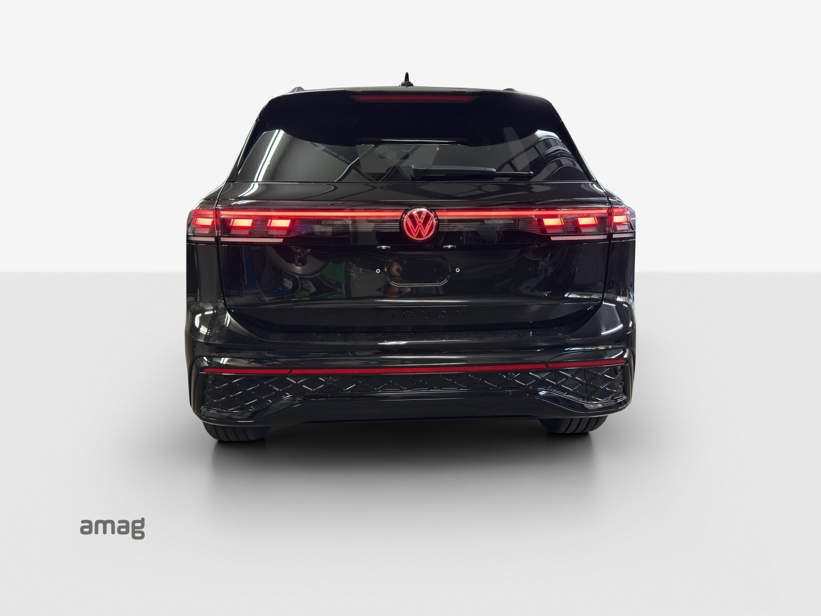VW Tiguan 2.0 TSI DSG R-Line 4Motion-image-3