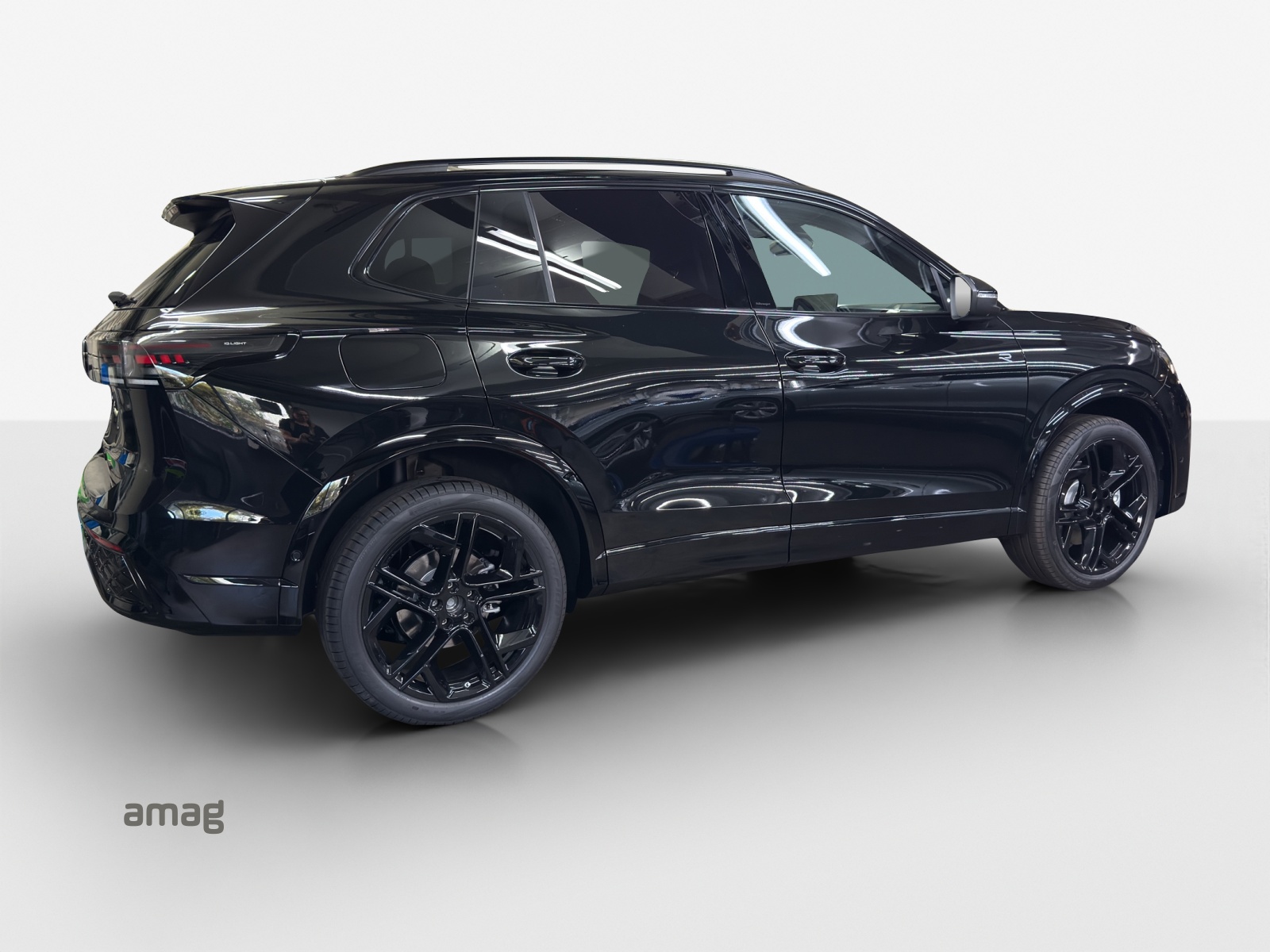 VW Tiguan 2.0 TSI DSG R-Line 4Motion-image-4