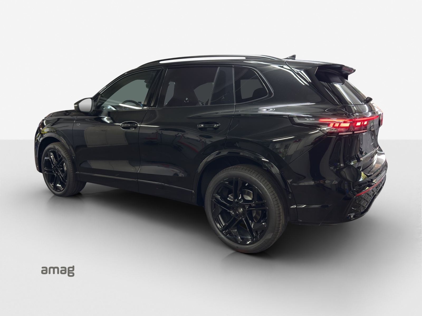 VW Tiguan 2.0 TSI DSG R-Line 4Motion-image-2