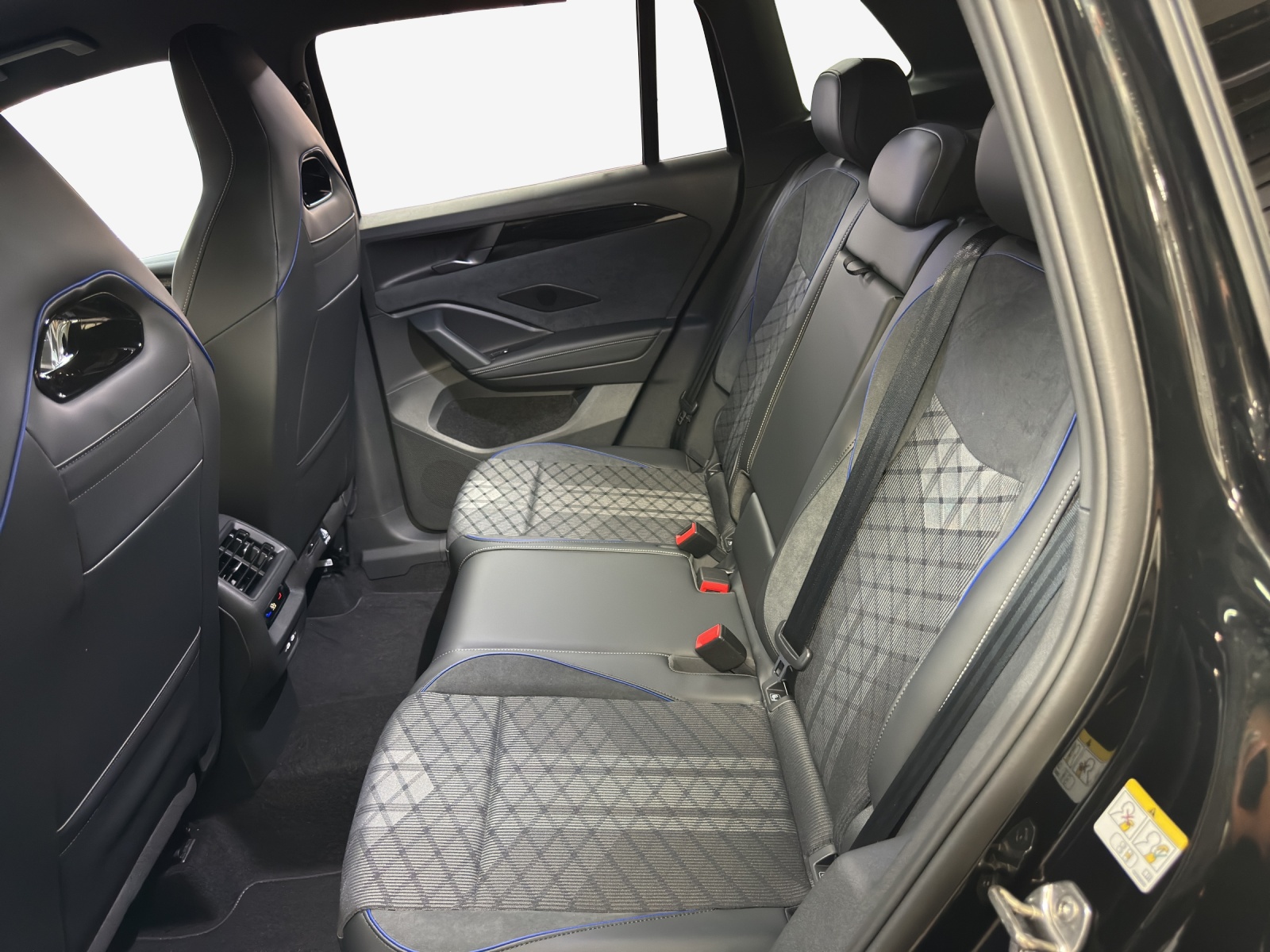 VW Tiguan 2.0 TSI DSG R-Line 4Motion-image-11