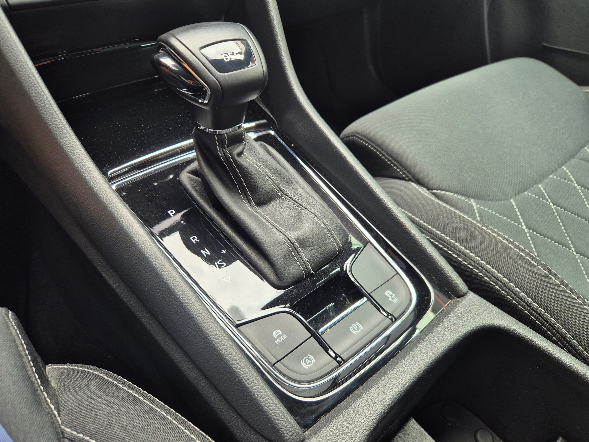 SKODA Karoq 1.5 TSI ACT SportLine DSG-image-14