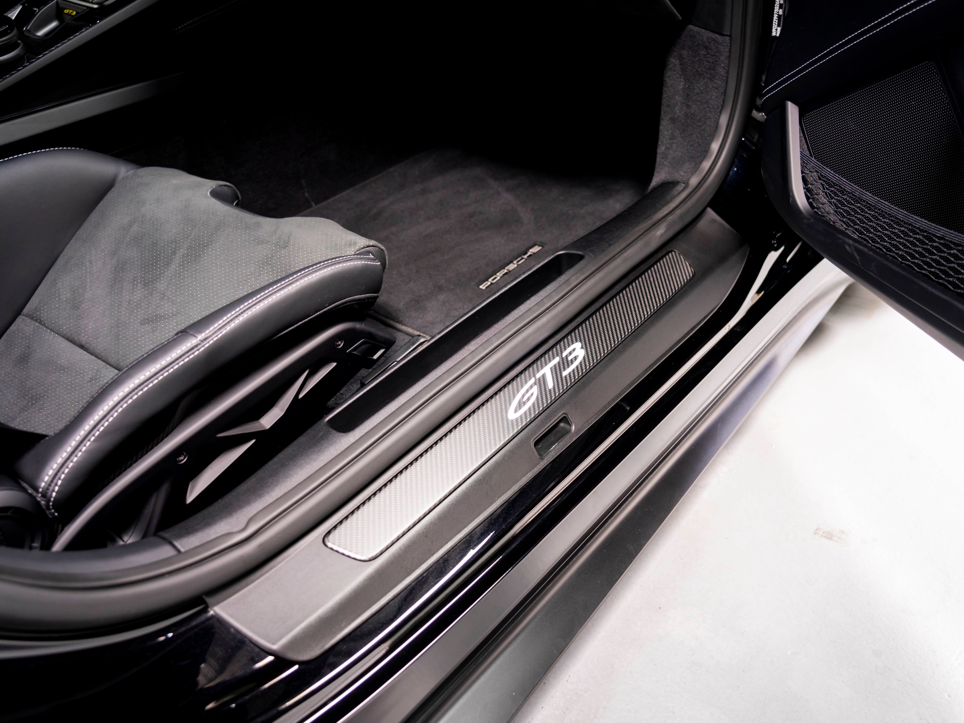 PORSCHE 911 Carrera GT3 PDK Pack Weissach-image-27