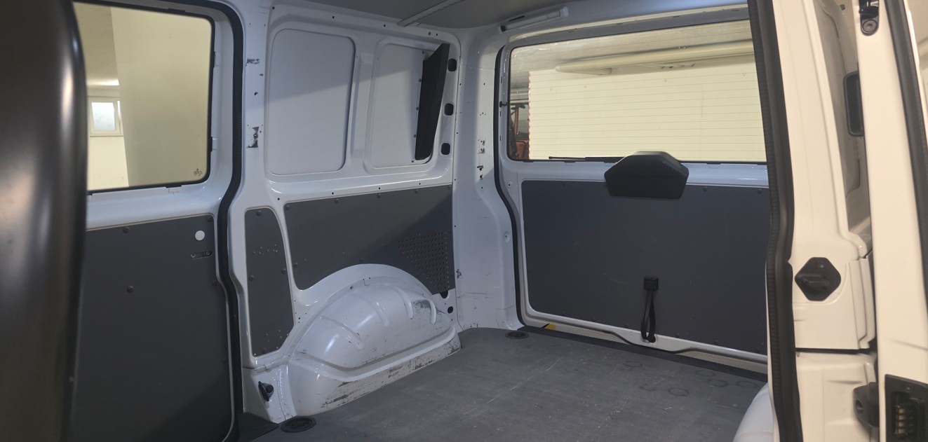 VW T6.1 2.0 TDI DSG-image-12