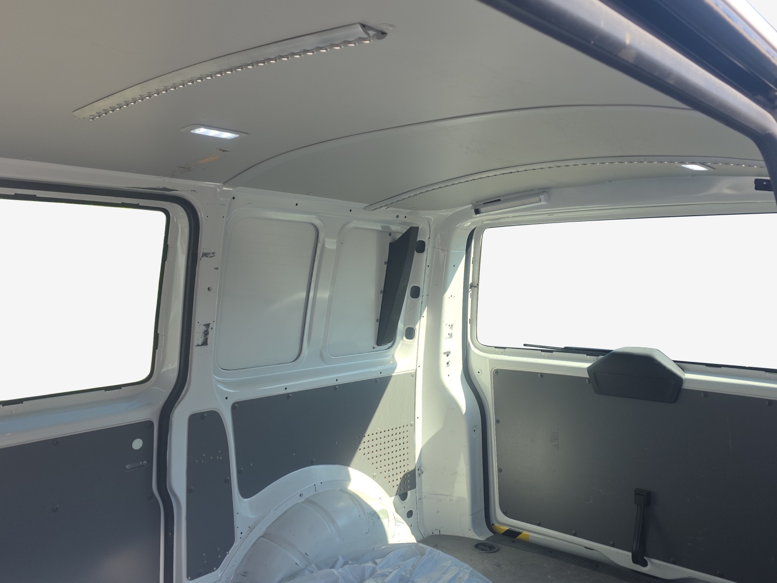 VW T6.1 2.0 TDI DSG-image-11