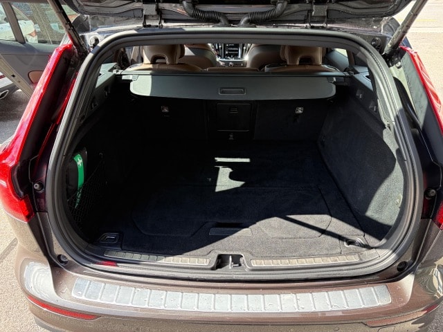 VOLVO V60 Cross Country 2.0 B4 AWD-image-14