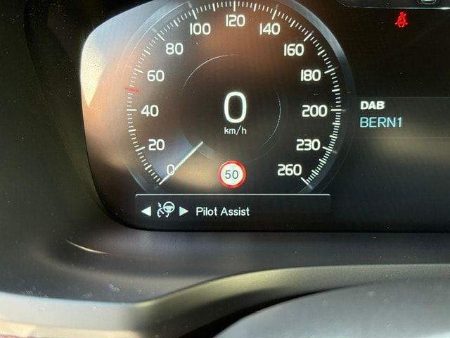 VOLVO V60 Cross Country 2.0 B4 AWD-image-8