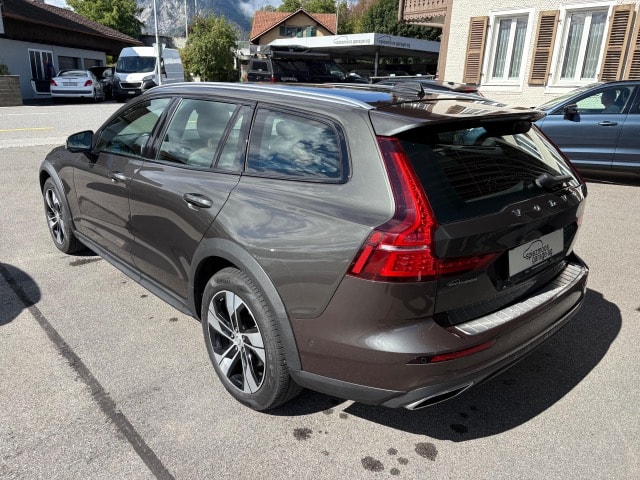 VOLVO V60 Cross Country 2.0 B4 AWD-image-3