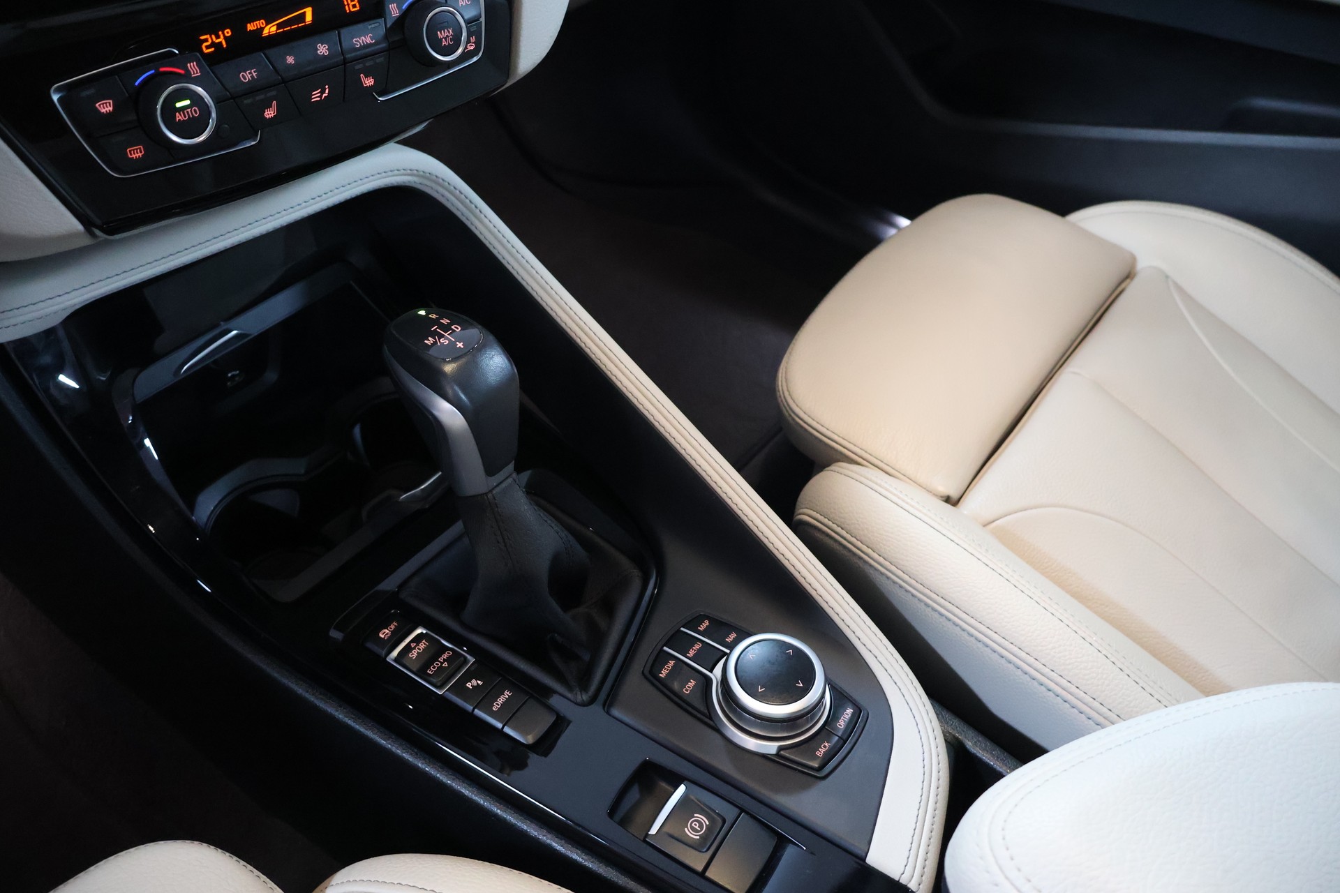 BMW X1 xDrive 25e Sport Line Steptronic-image-12