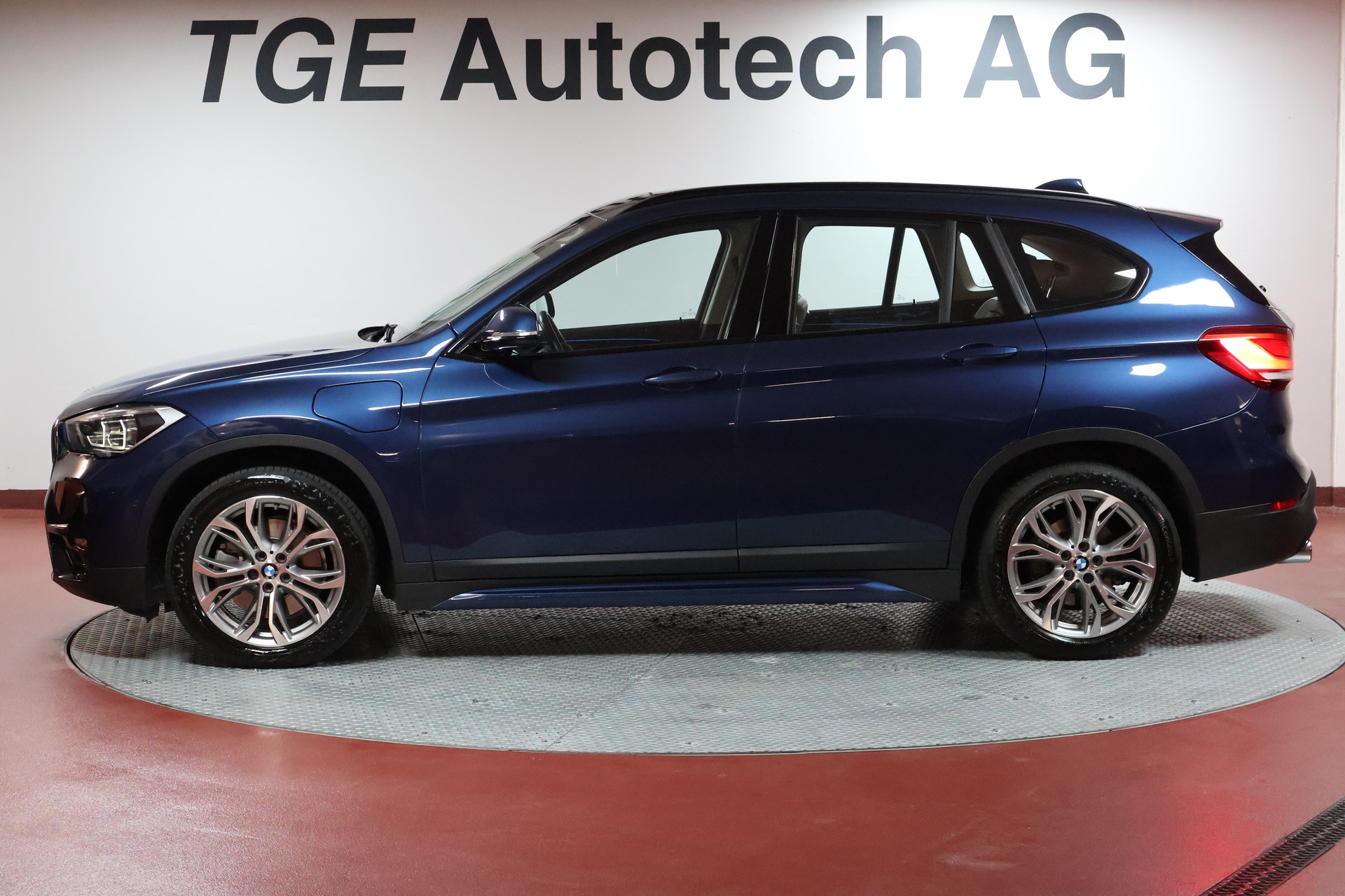 BMW X1 xDrive 25e Sport Line Steptronic-image-3