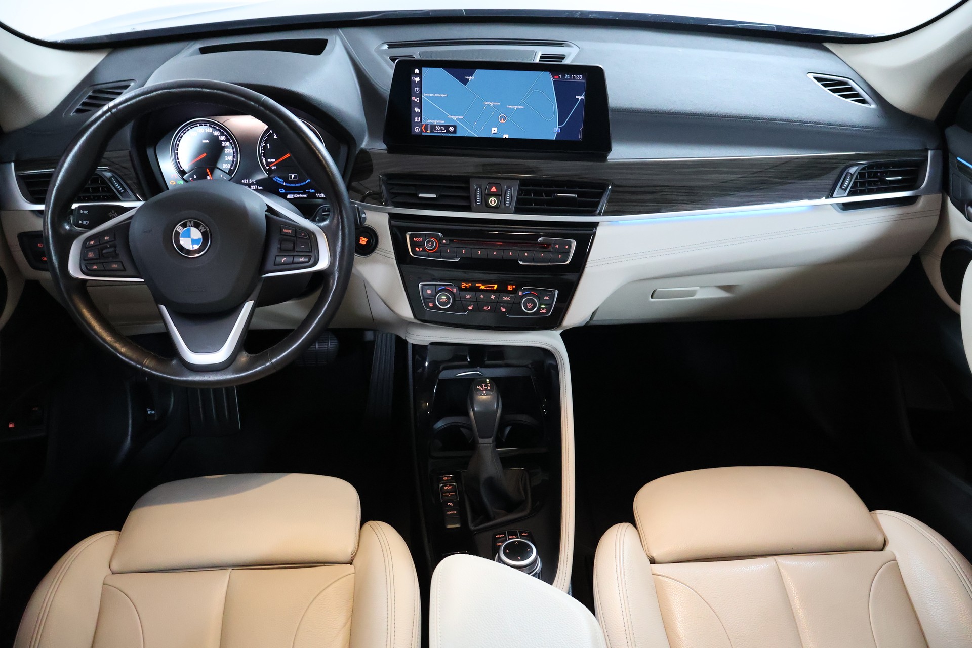 BMW X1 xDrive 25e Sport Line Steptronic-image-10