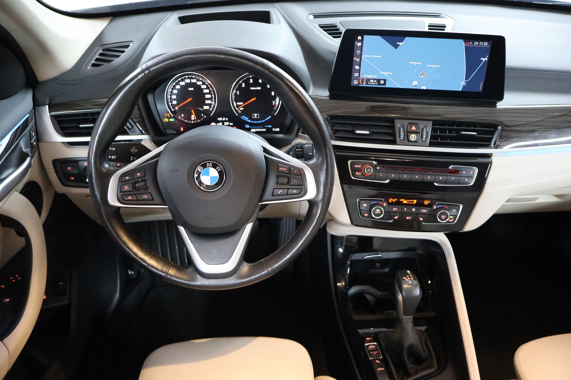 BMW X1 xDrive 25e Sport Line Steptronic-image-9