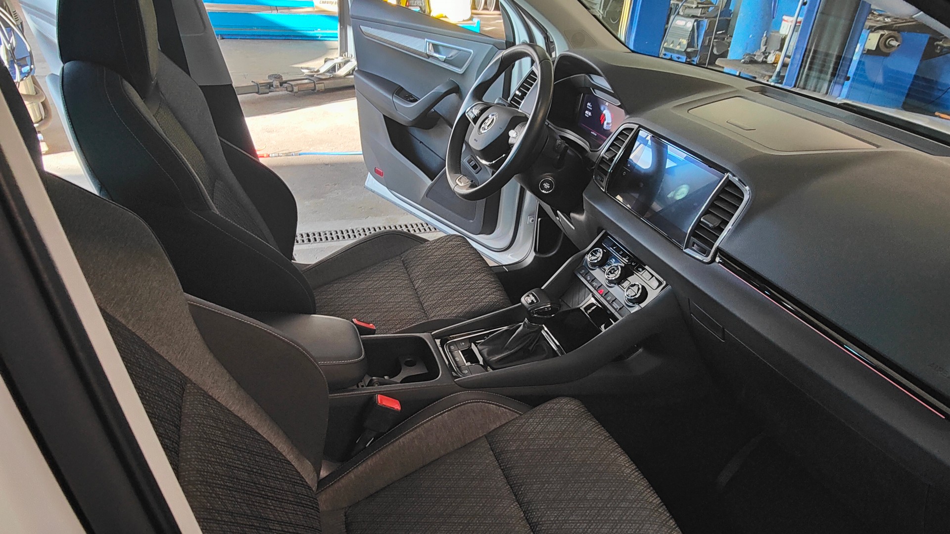 SKODA Karoq 2.0 TDI CR Style 4x4 DSG-image-9