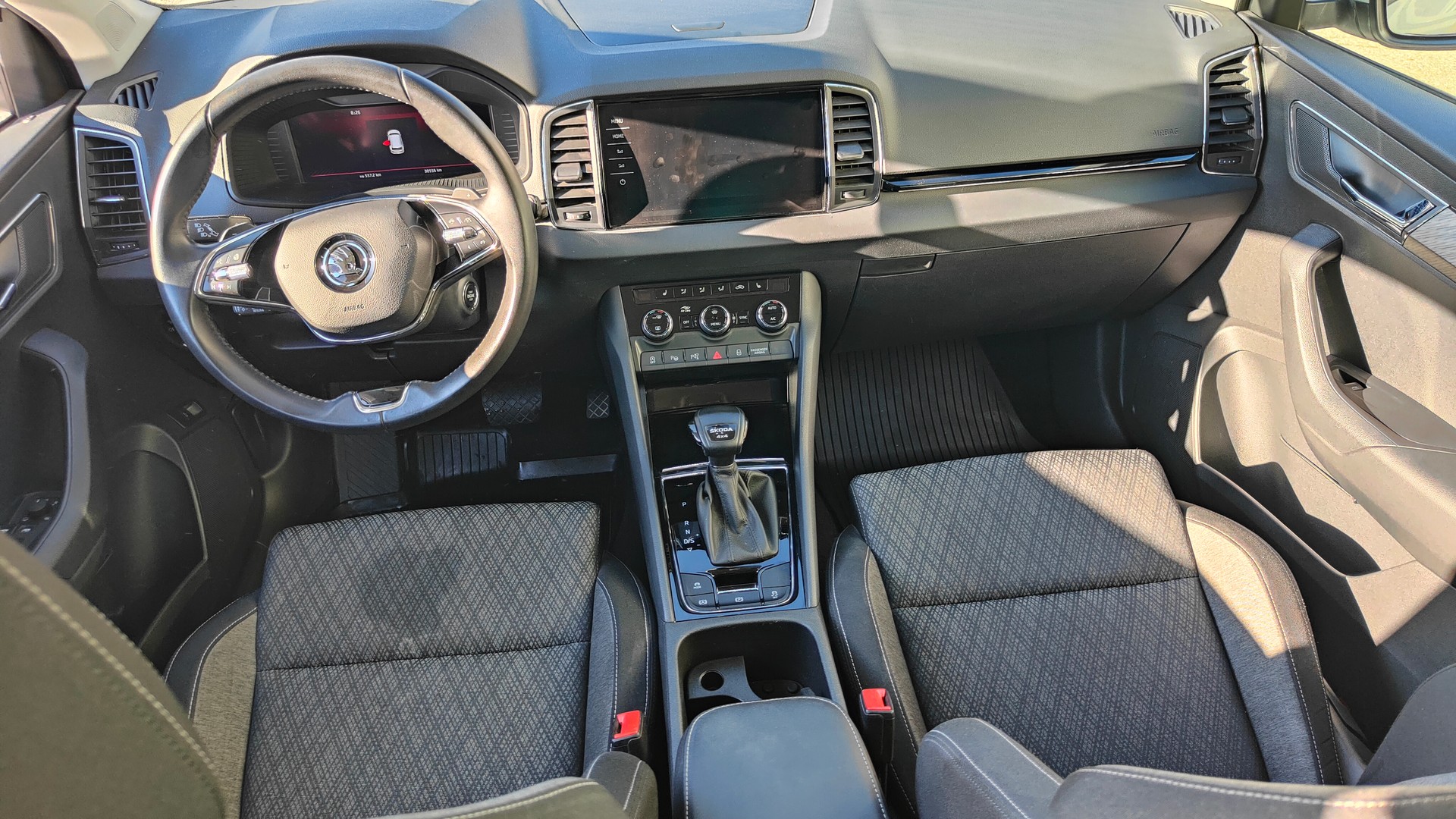 SKODA Karoq 2.0 TDI CR Style 4x4 DSG-image-4