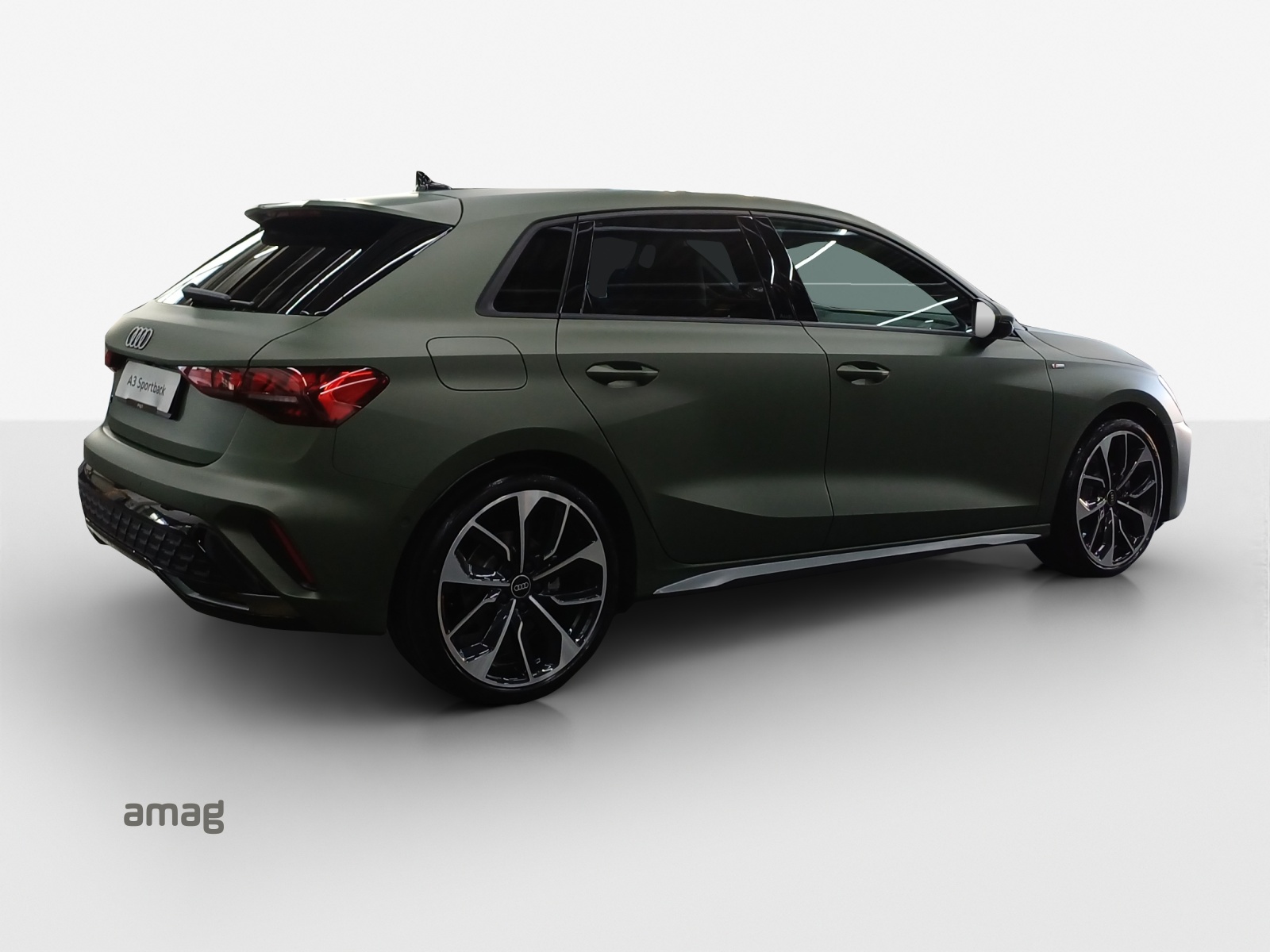 AUDI A3 Sportback TFSI 110 kW S line Attraction S tronic-image-4