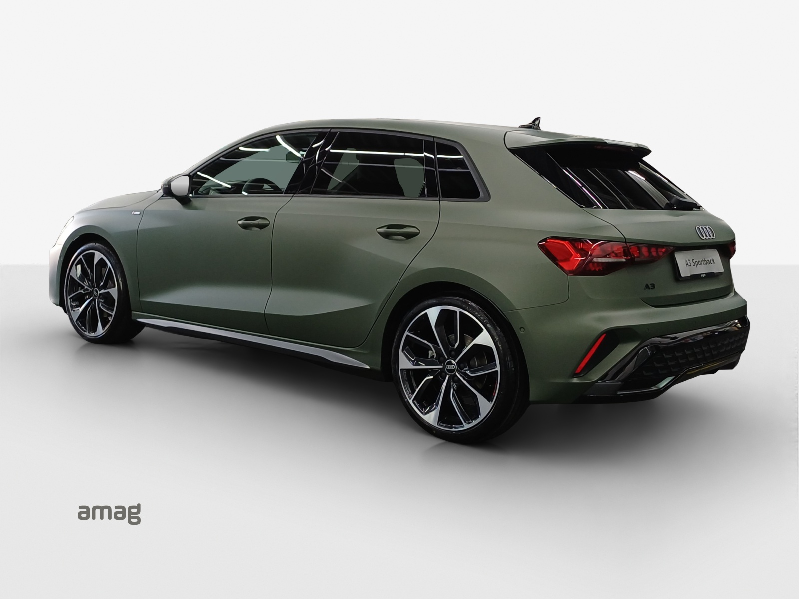 AUDI A3 Sportback TFSI 110 kW S line Attraction S tronic-image-2