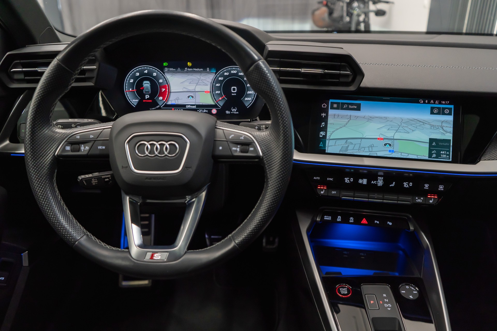 AUDI S3 SPORTBACK 2.0 TFSI QUATTRO S-TRONIC / CH-FAHRZEUG / BLACK & WHITE-image-19