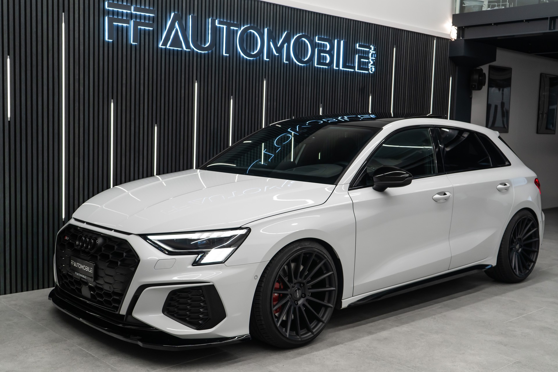 AUDI S3 SPORTBACK 2.0 TFSI QUATTRO S-TRONIC / CH-FAHRZEUG / BLACK & WHITE-image-2