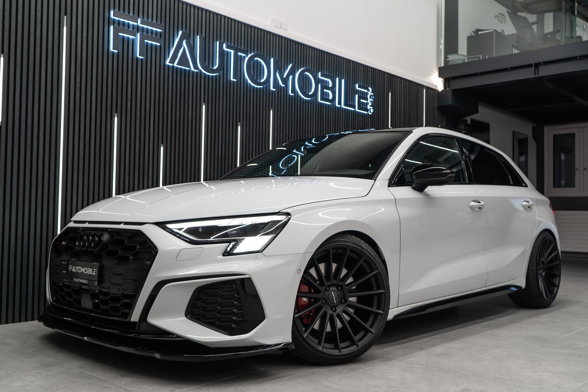 AUDI S3 SPORTBACK 2.0 TFSI QUATTRO S-TRONIC / CH-FAHRZEUG / BLACK & WHITE-image-0