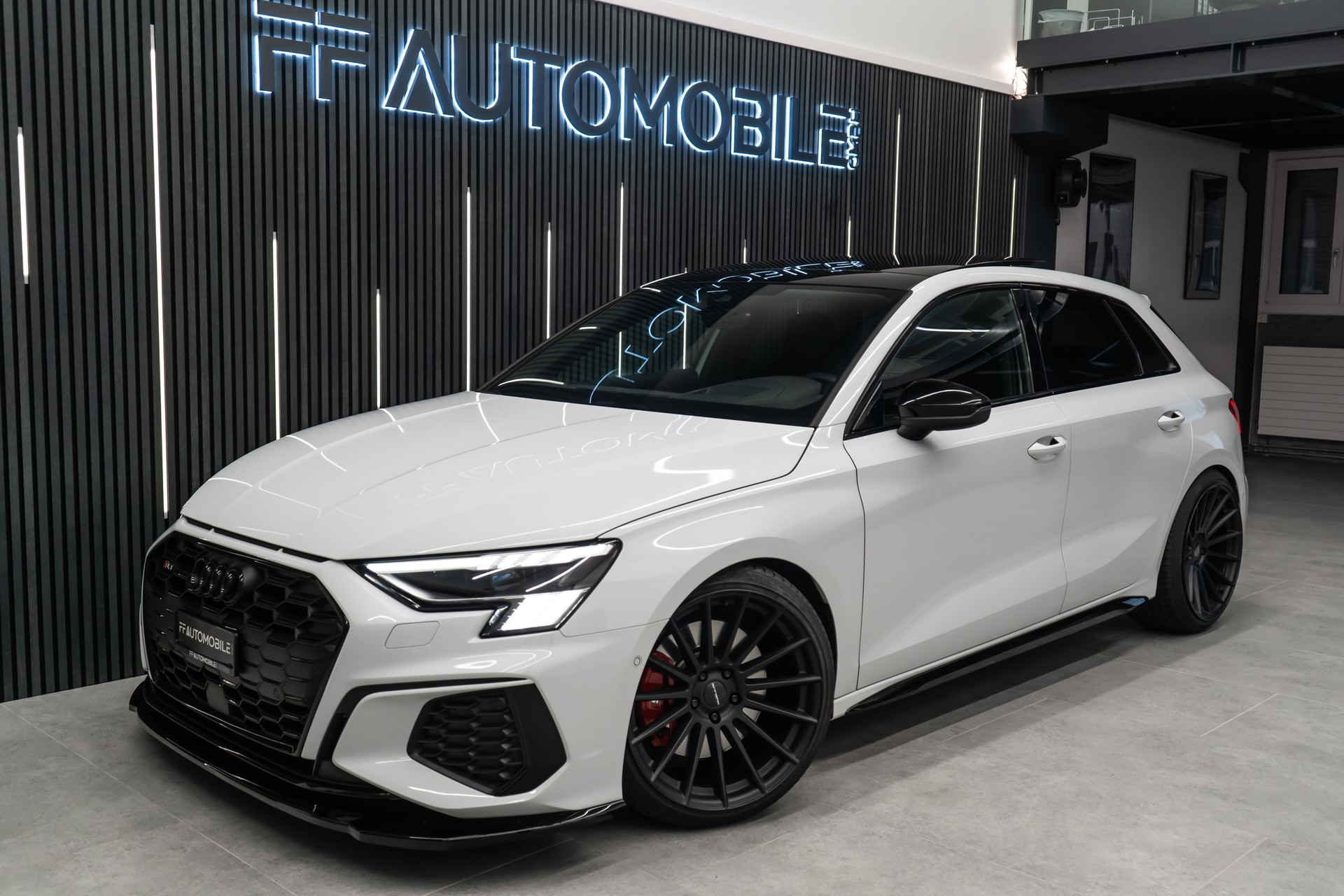 AUDI S3 SPORTBACK 2.0 TFSI QUATTRO S-TRONIC / CH-FAHRZEUG / BLACK & WHITE-image-1