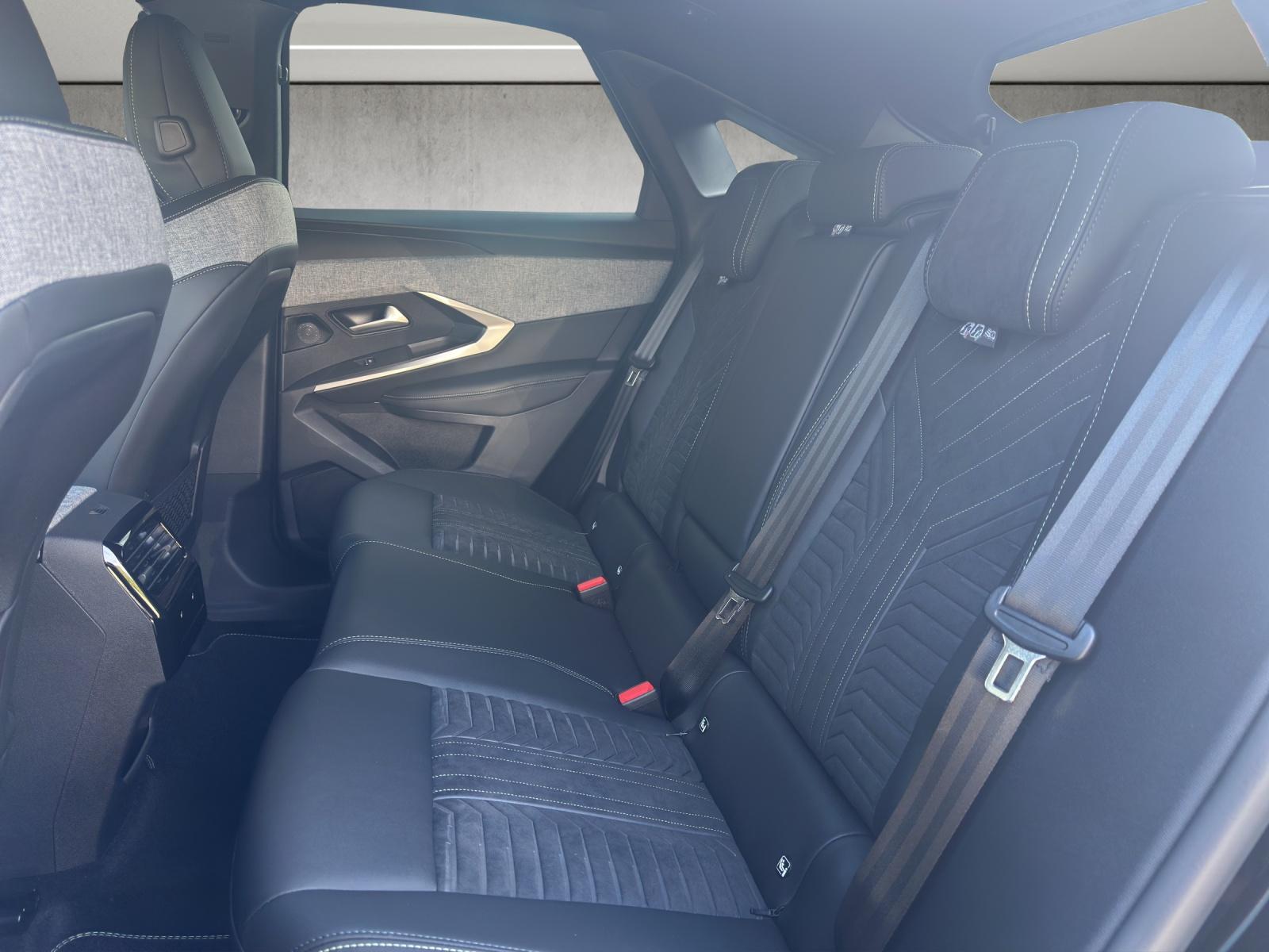 PEUGEOT 3008 1.2 Hybrid 145 GT Exclusive-image-18