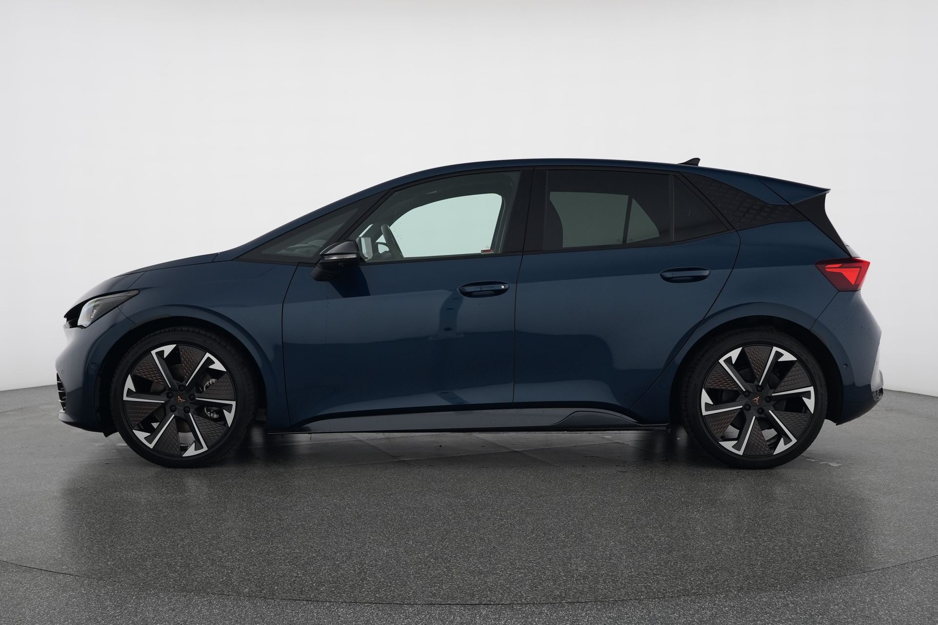 CUPRA Born 77 kWh e-Boost-showroom-element-2