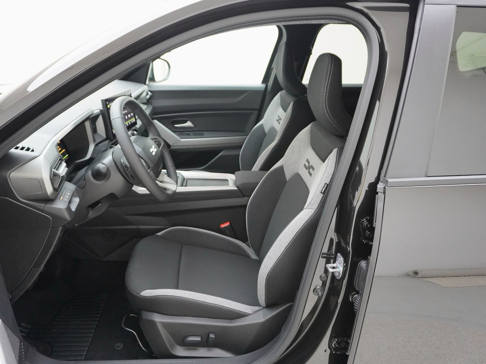 DACIA Bigster 1.2 Hybrid-G Journey 4x4-image-12