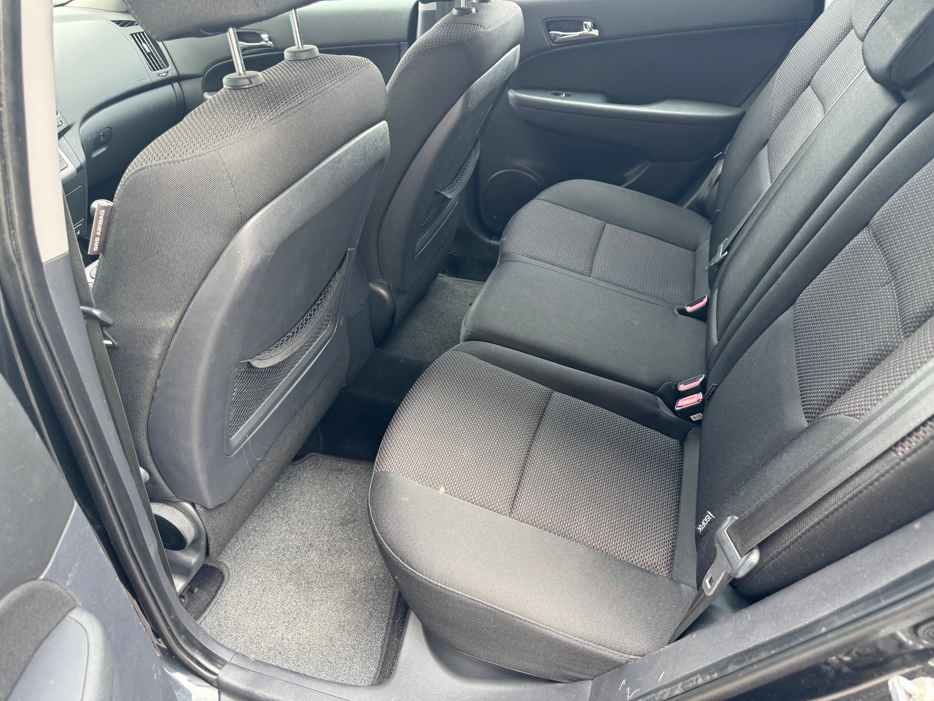 HYUNDAI i30 1.6 Swiss Plus Edition-image-4