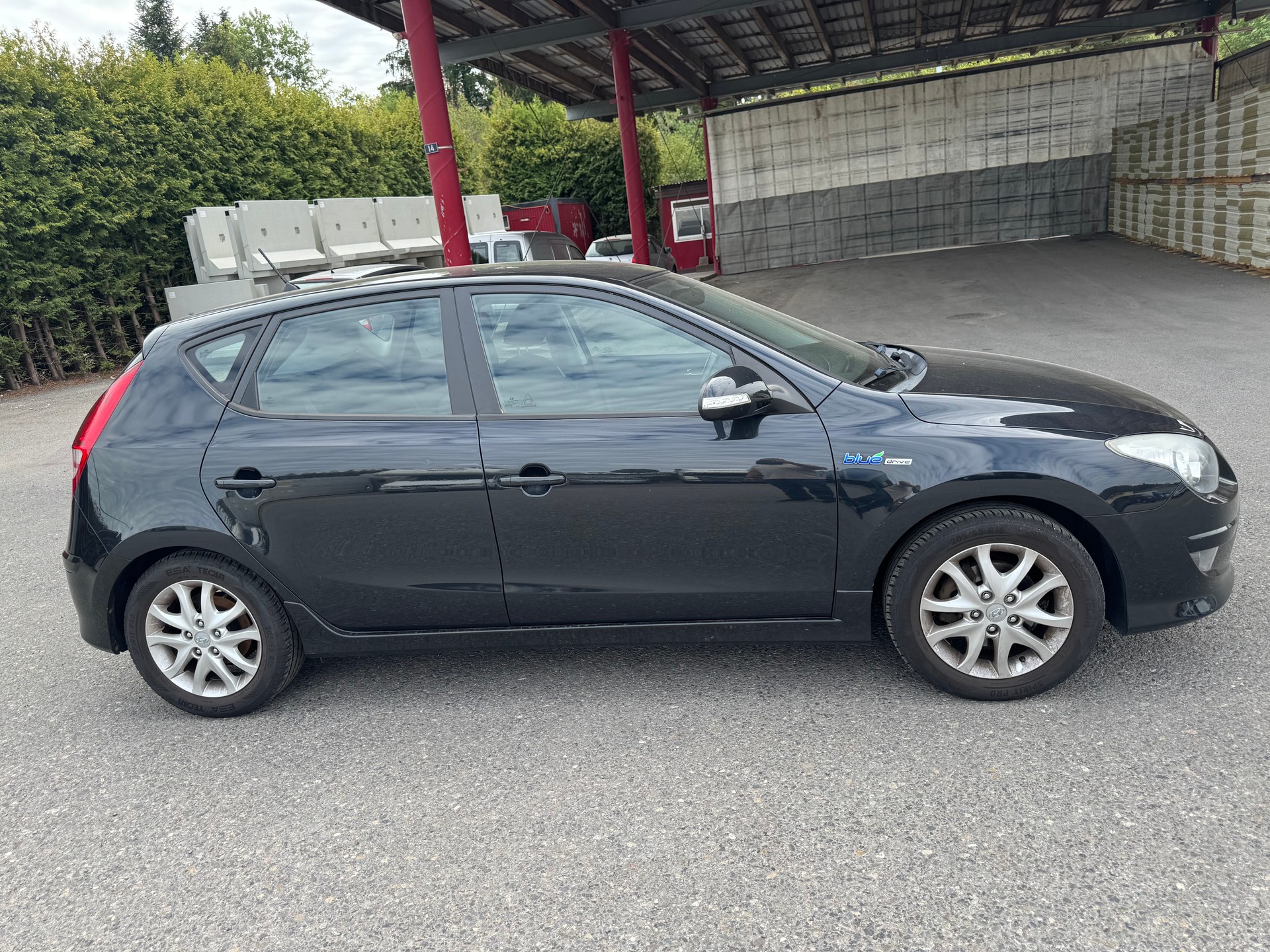 HYUNDAI i30 1.6 Swiss Plus Edition-image-1
