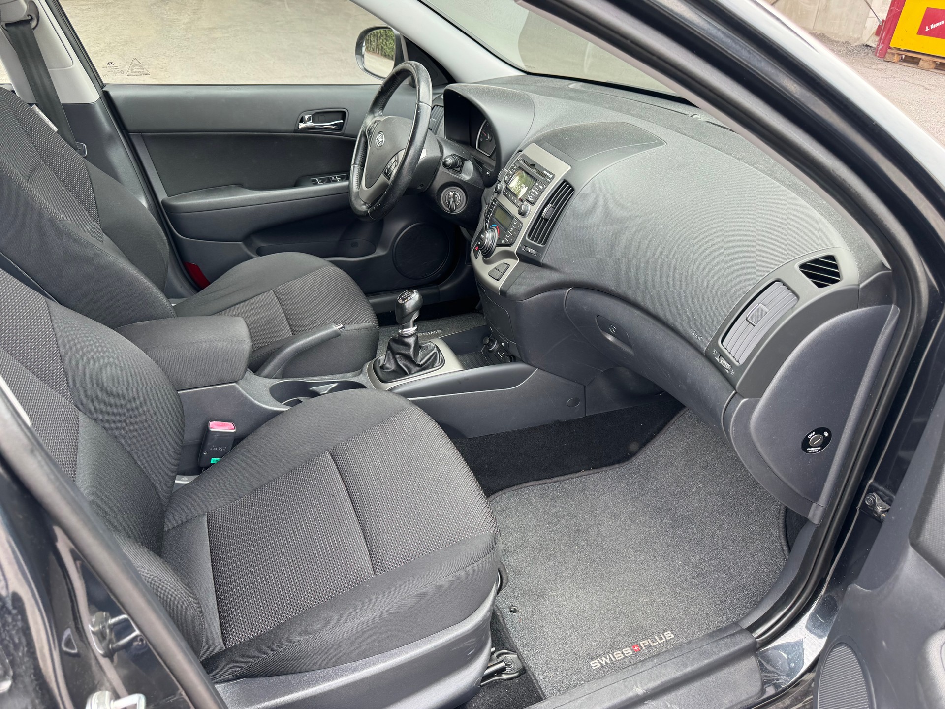 HYUNDAI i30 1.6 Swiss Plus Edition-image-6