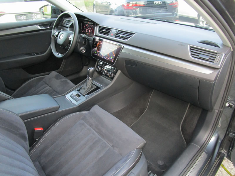 SKODA Superb Combi 2.0 TDi Style 4x4 DSG-image-13