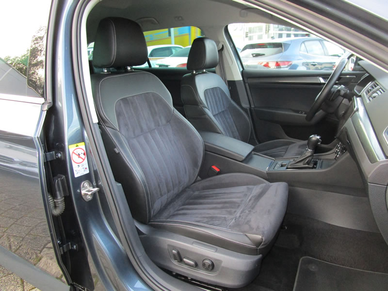 SKODA Superb Combi 2.0 TDi Style 4x4 DSG-image-14